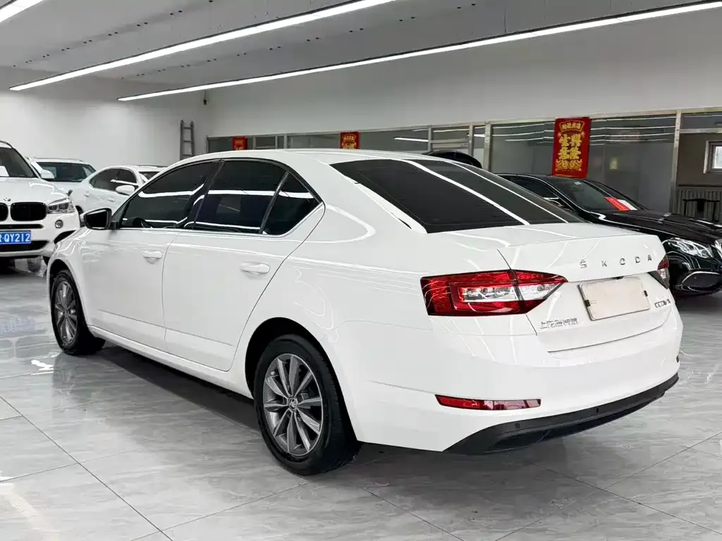 Skoda Octavia — фото 6