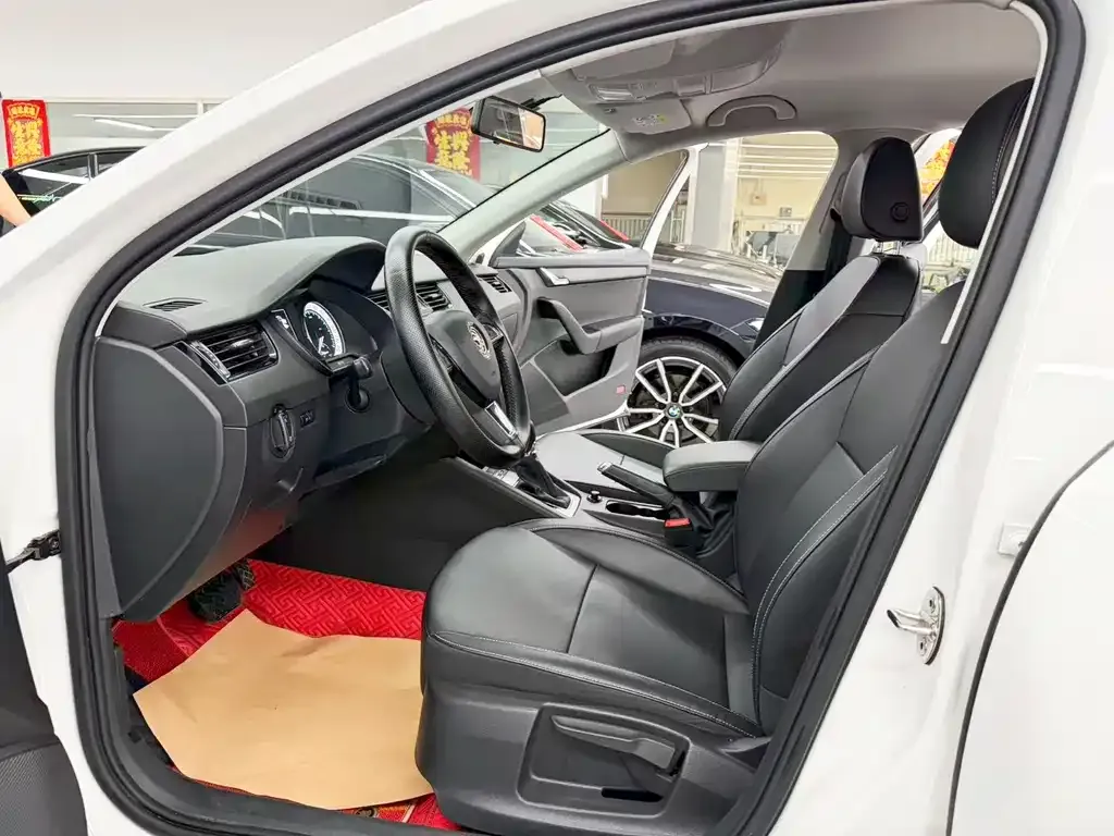 Skoda Octavia — фото 8