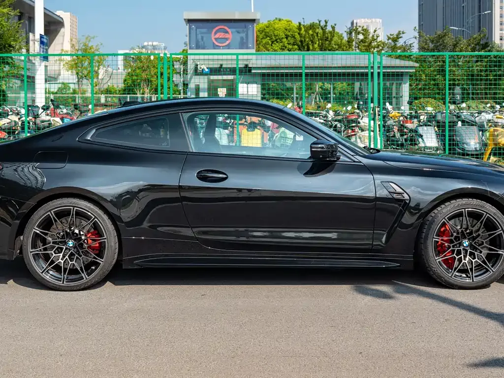 BMW M4 — фото 10