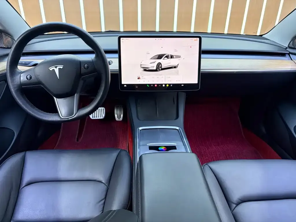 Tesla Model 3 — фото 9