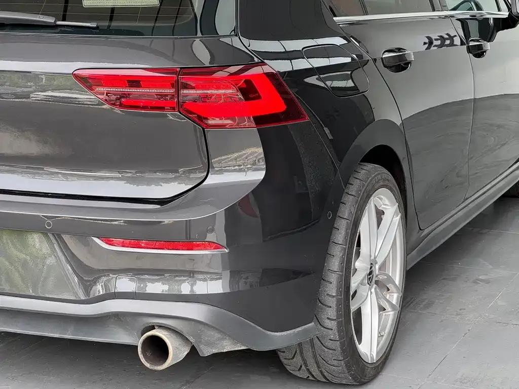 Volkswagen Golf GTI — фото 10