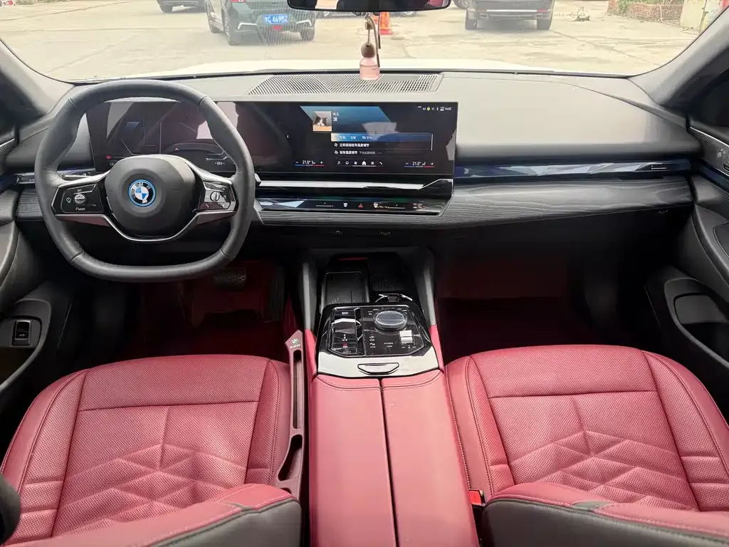 BMW i5 — фото 6