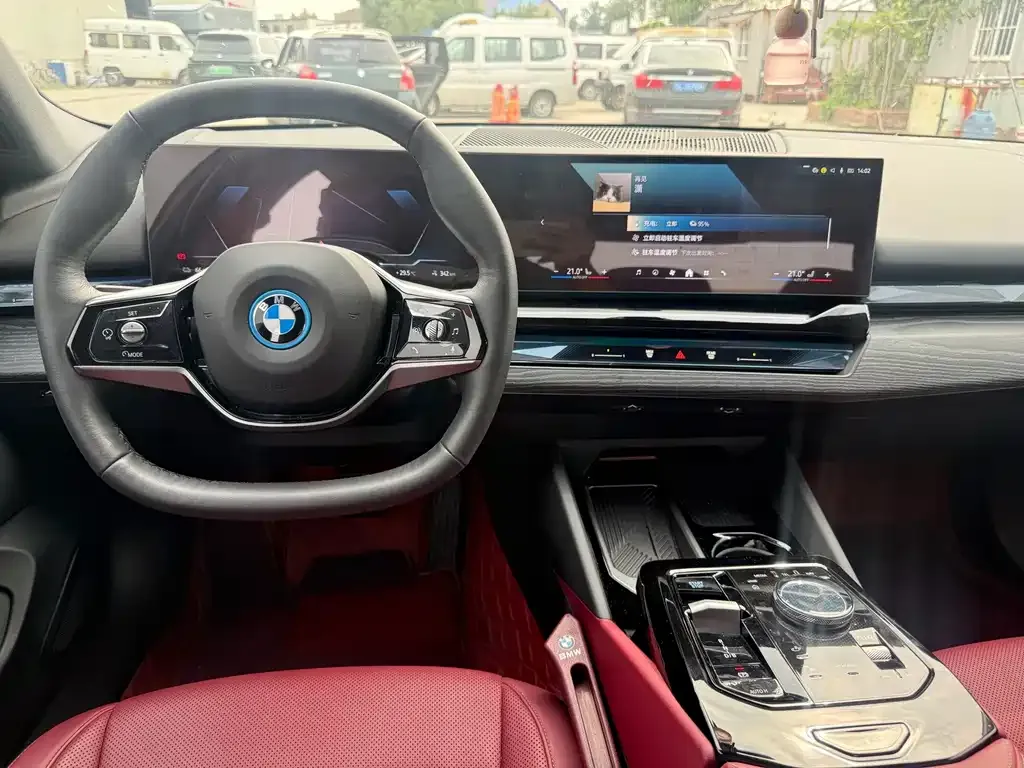 BMW i5 — фото 10