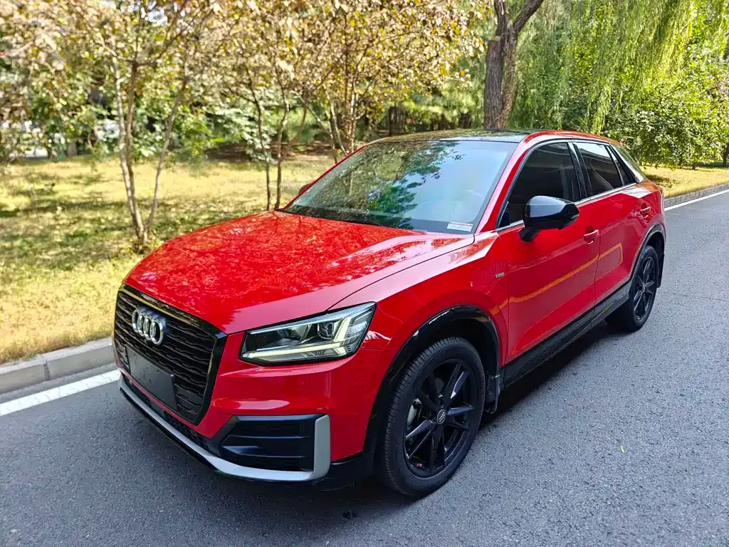 Audi Q2L — фото 1