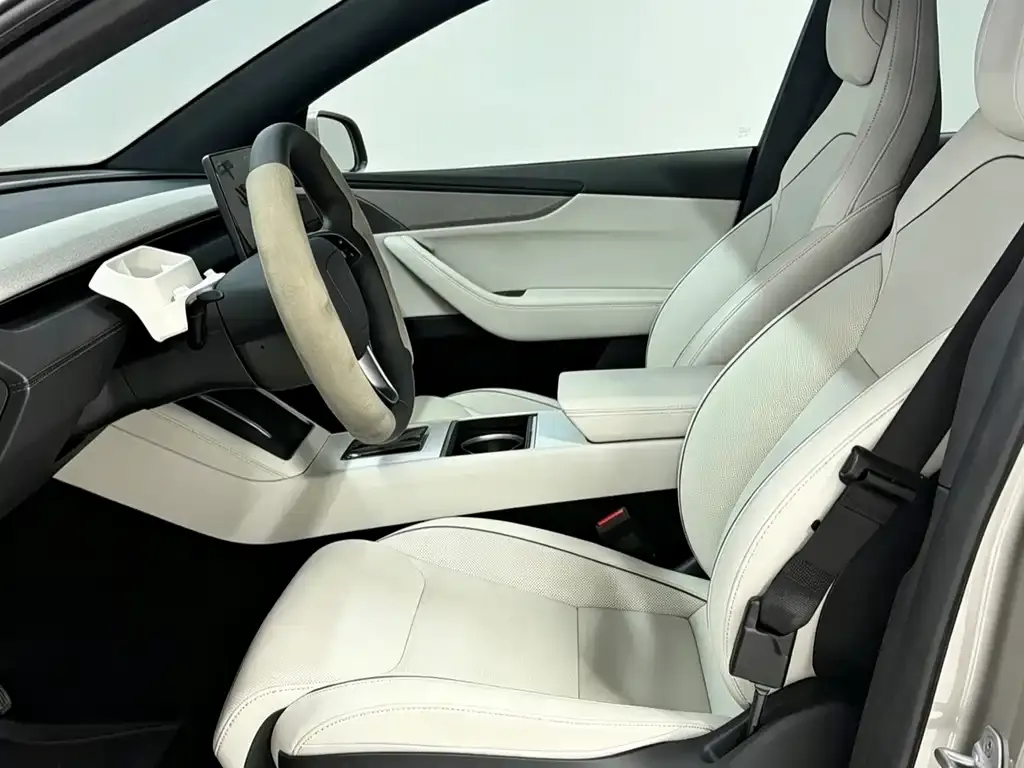 Tesla Model Y L — фото 9