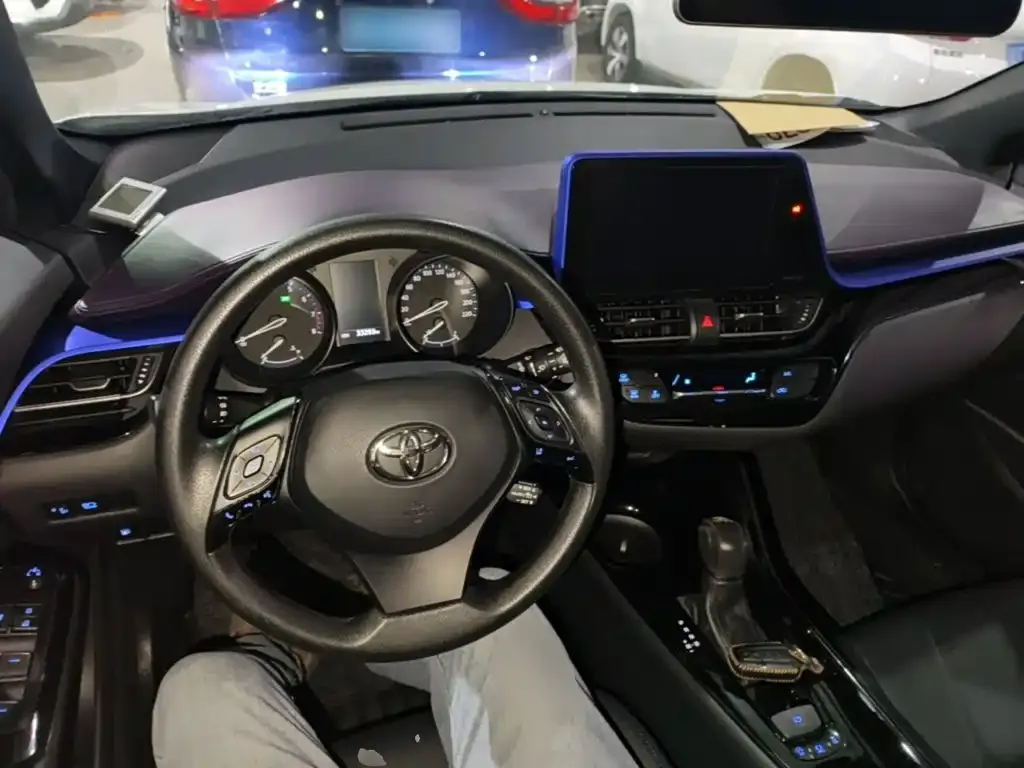 Toyota C-HR — фото 2