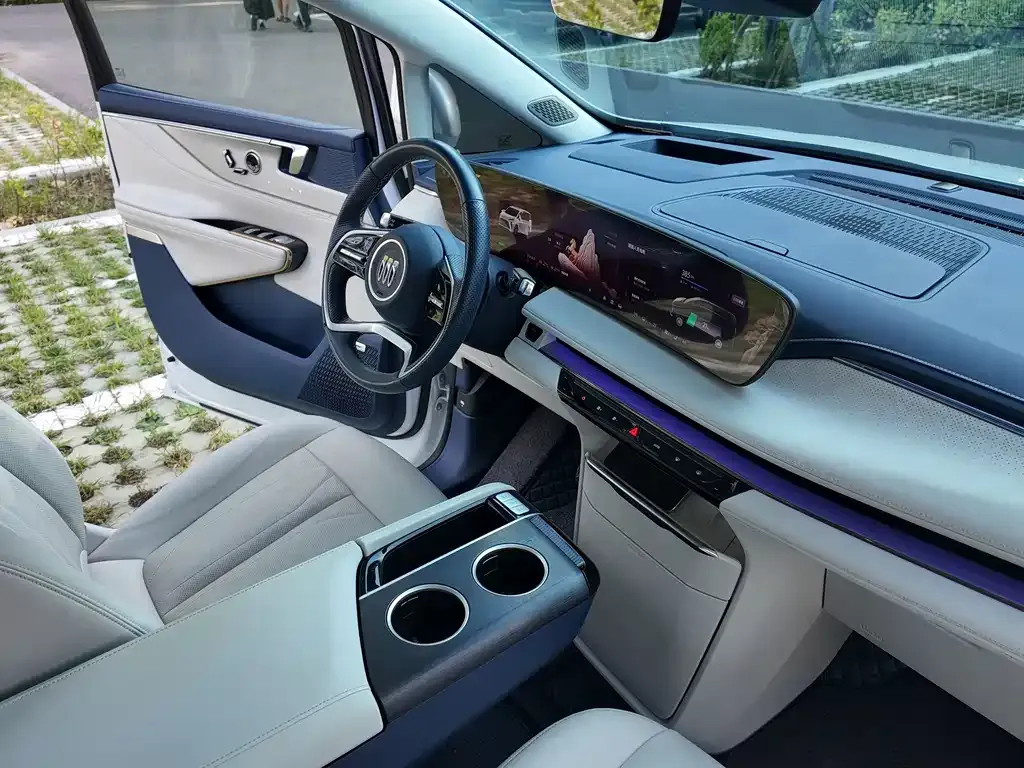Buick GL8 Hybrid — фото 4