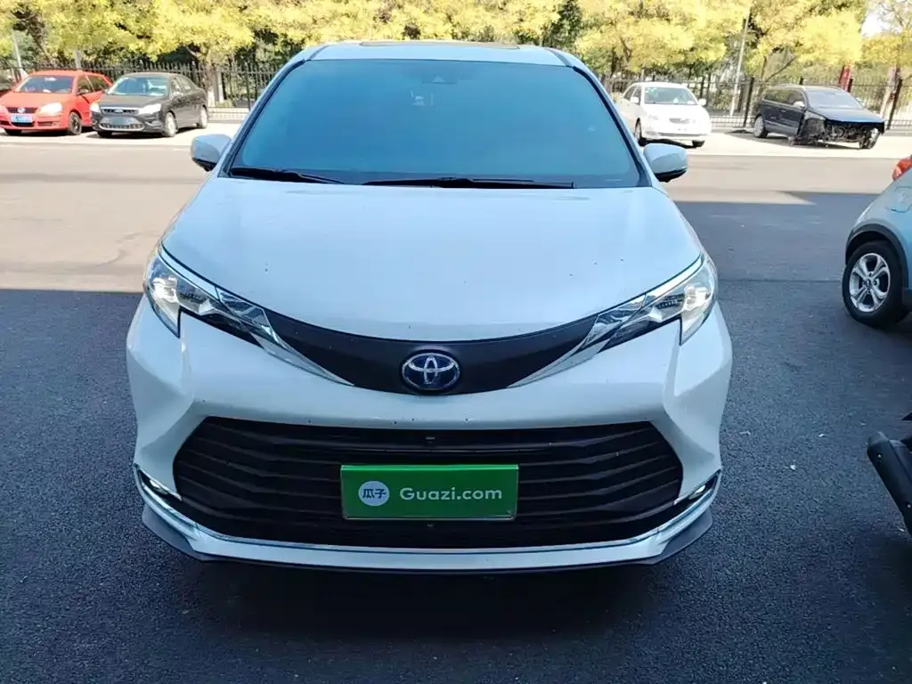 Toyota Sienna — фото 7