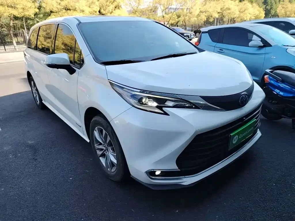 Toyota Sienna — фото 9