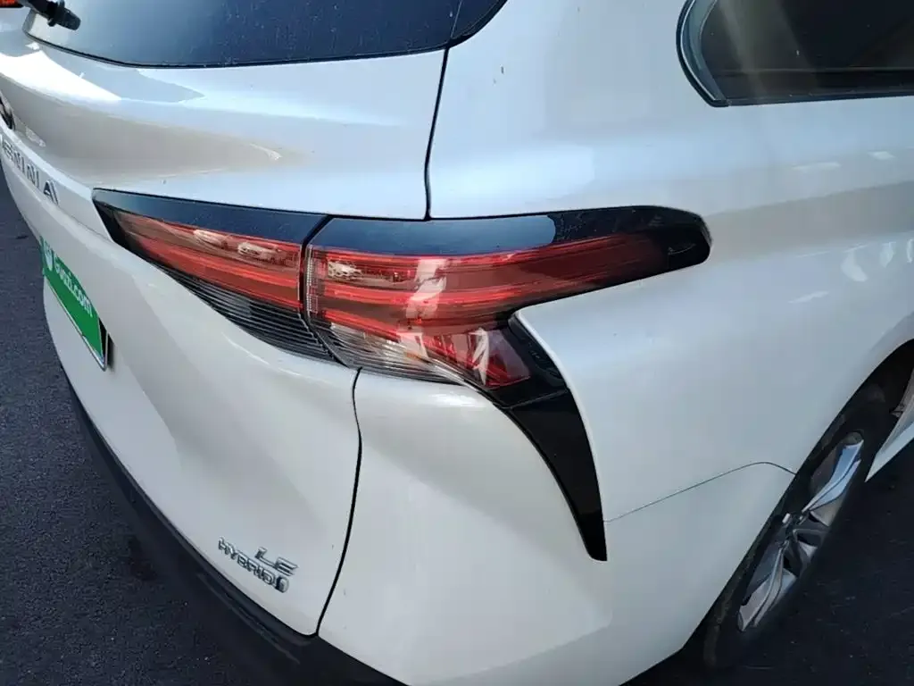 Toyota Sienna — фото 3