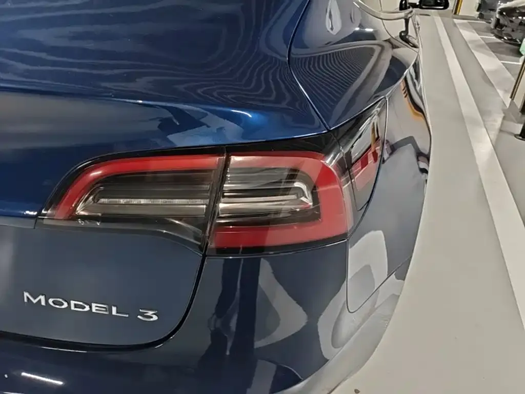 Tesla Model 3 — фото 2