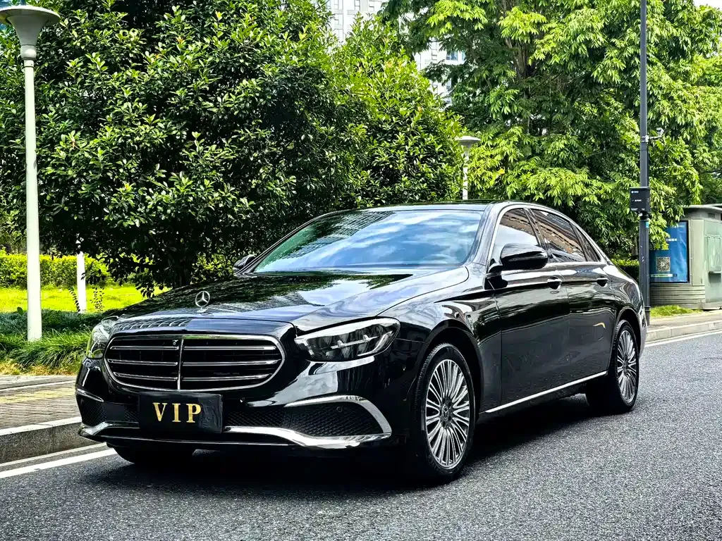 Mercedes-Benz E-Class — фото 1