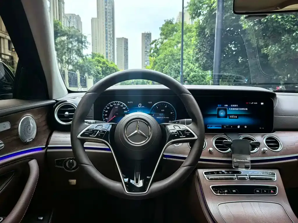 Mercedes-Benz E-Class — фото 2