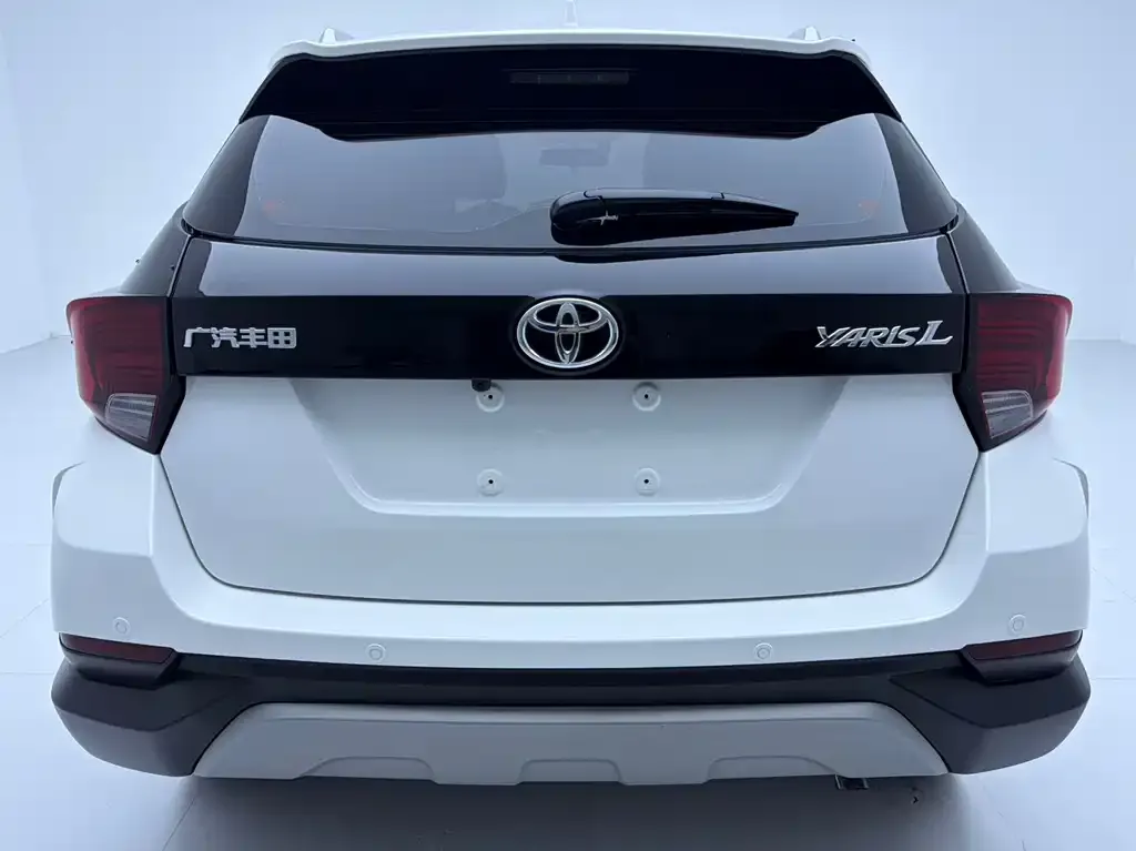 Toyota Yaris L — фото 4