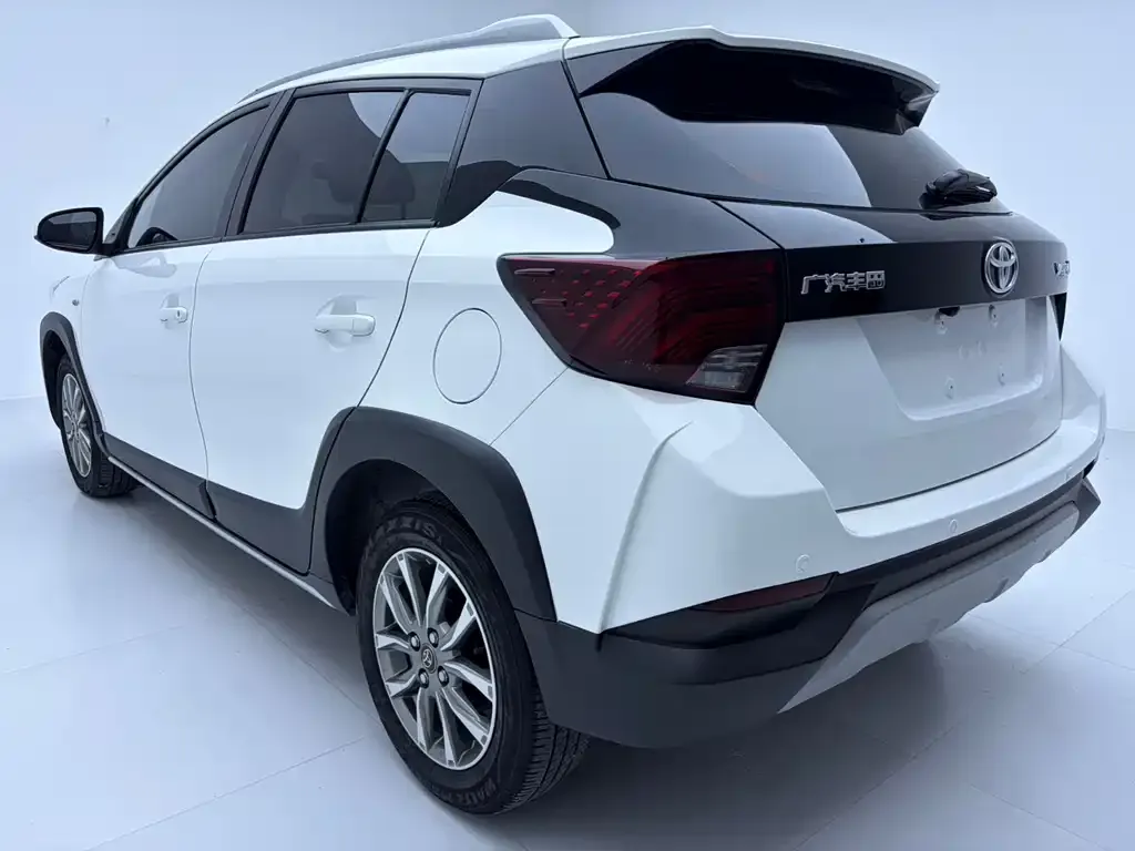 Toyota Yaris L — фото 7