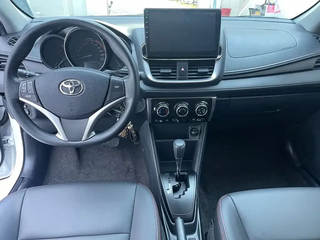 Toyota Yaris L — фото 6