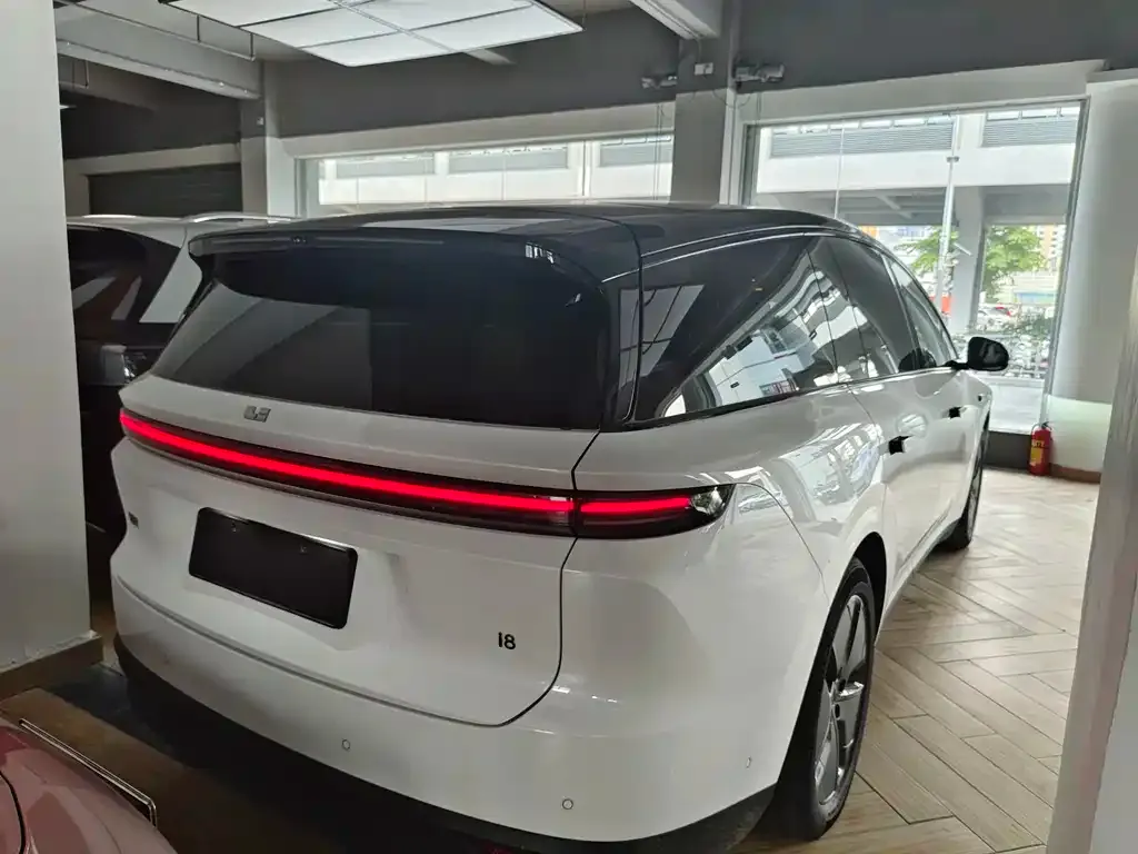 Li Auto Li i8 — фото 3
