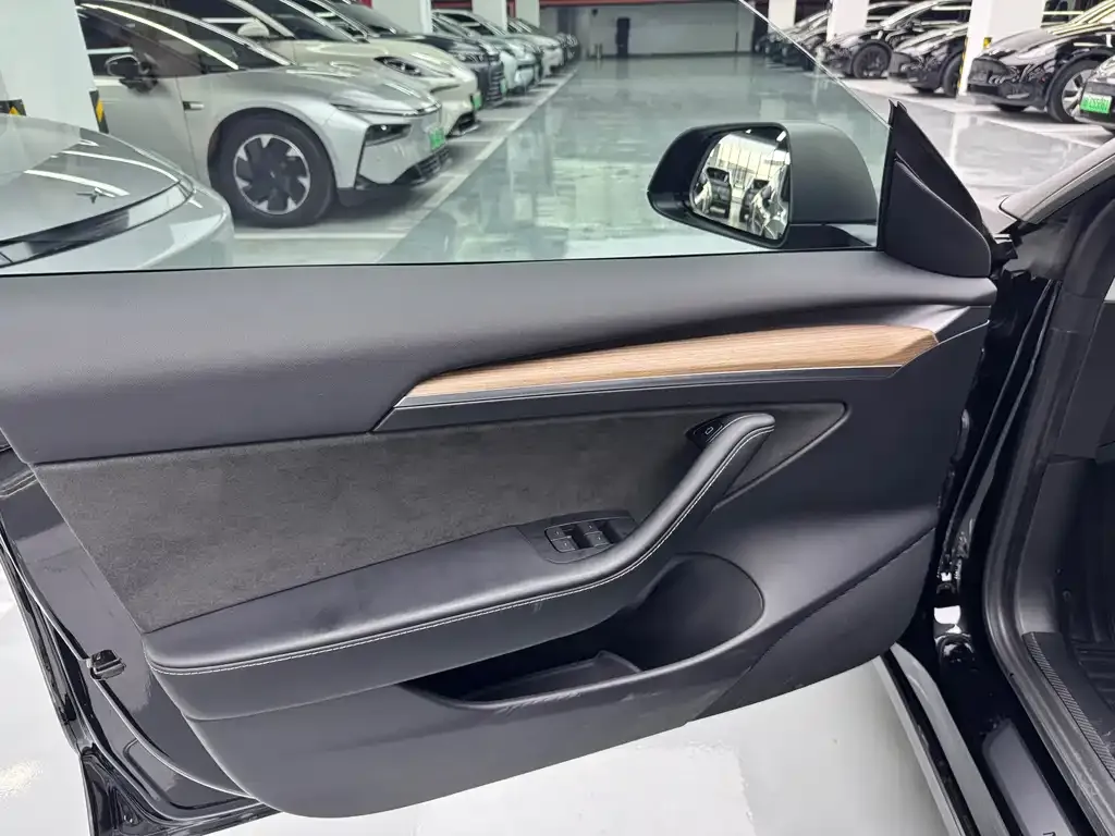 Tesla Model 3 — фото 4
