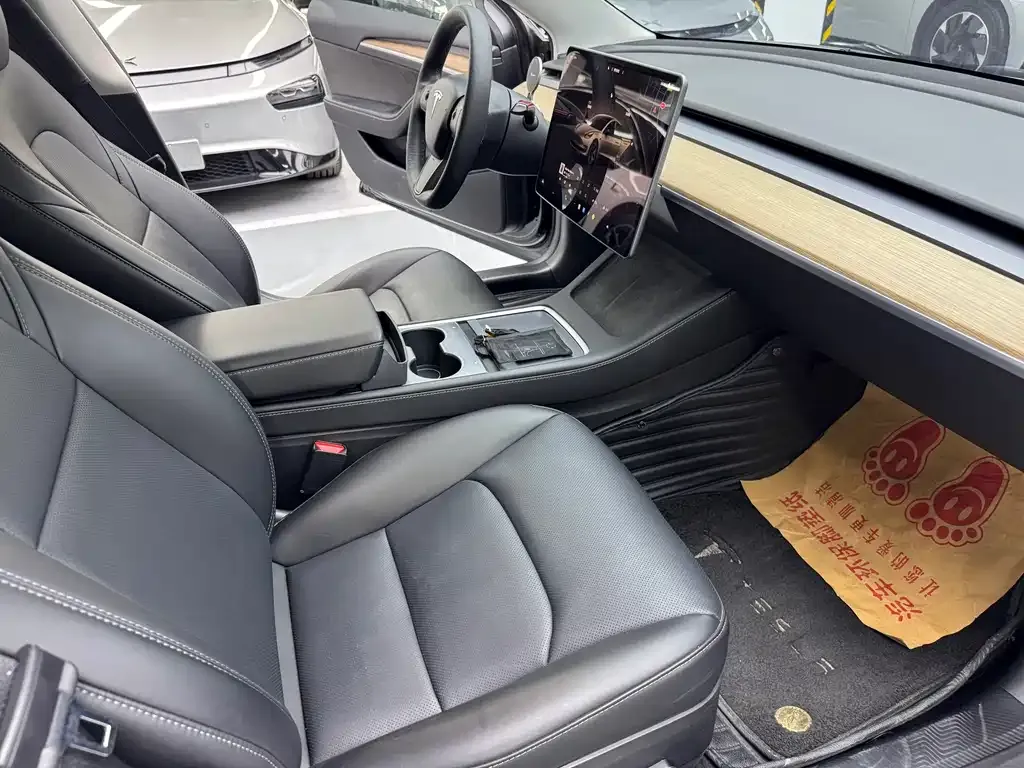 Tesla Model 3 — фото 10
