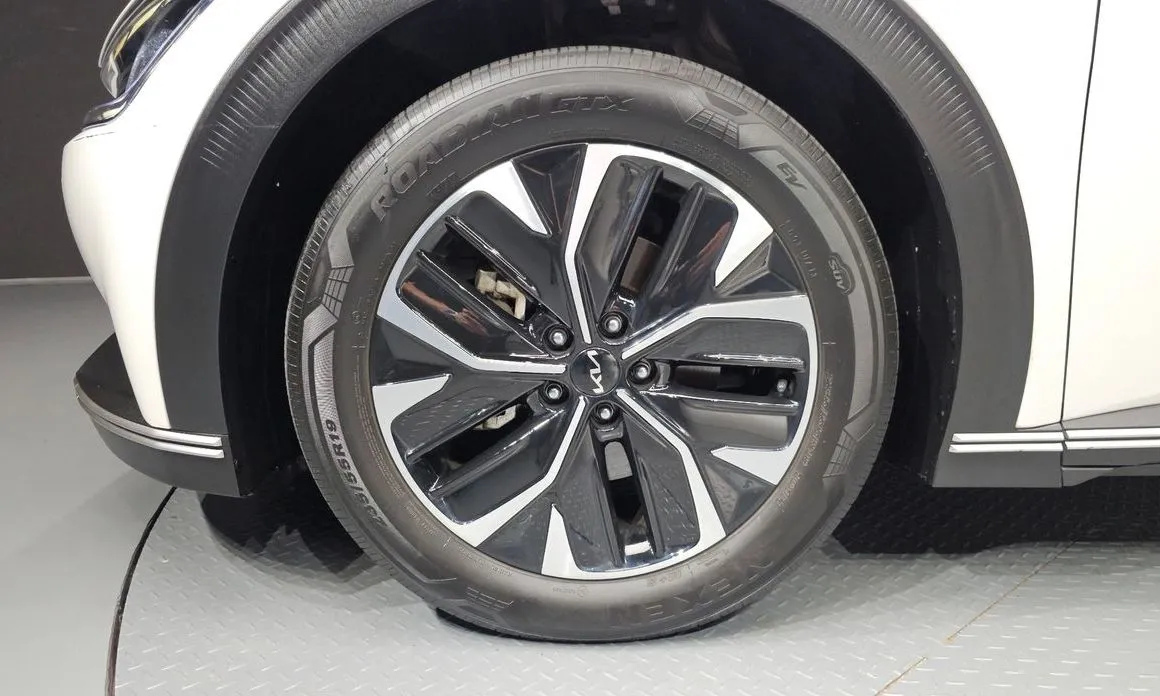 Kia EV6 — фото 8