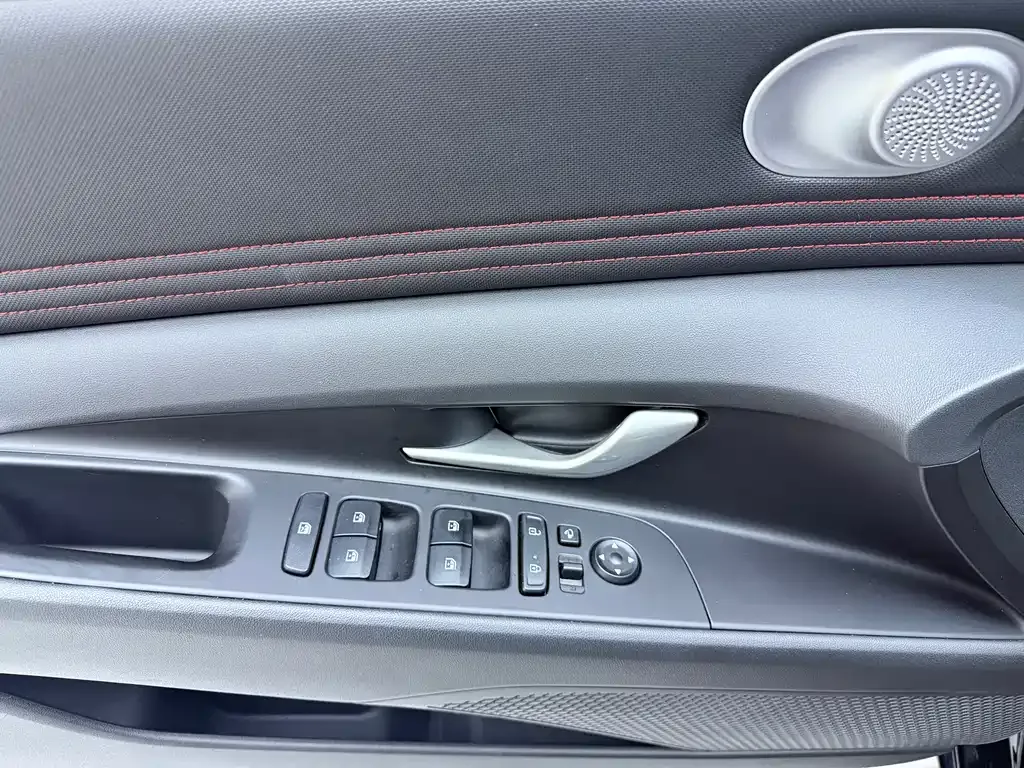 Hyundai Elantra — фото 4