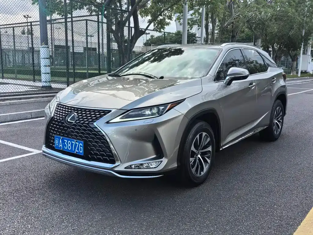 Lexus RX — фото 1