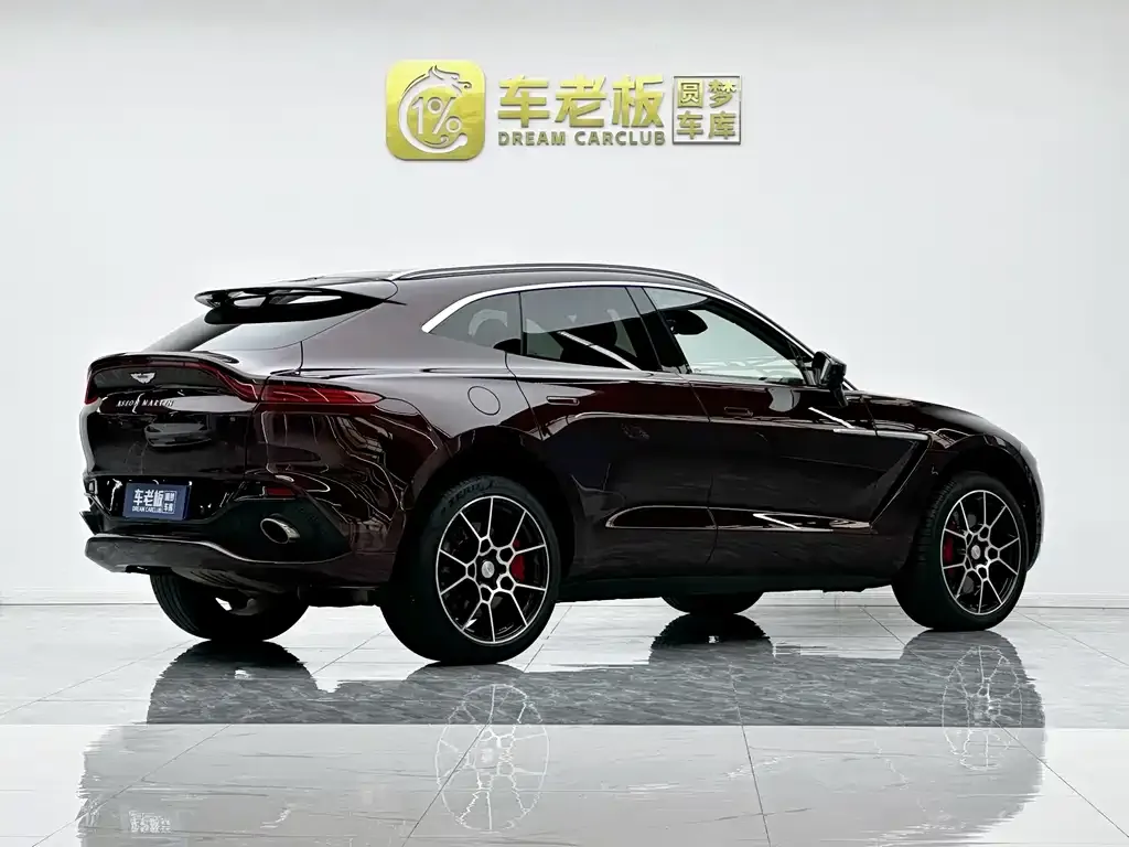 Aston Martin DBX — фото 10