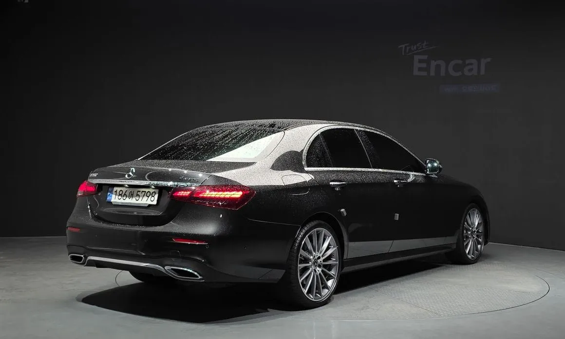 Mercedes-Benz E-Class — фото 10