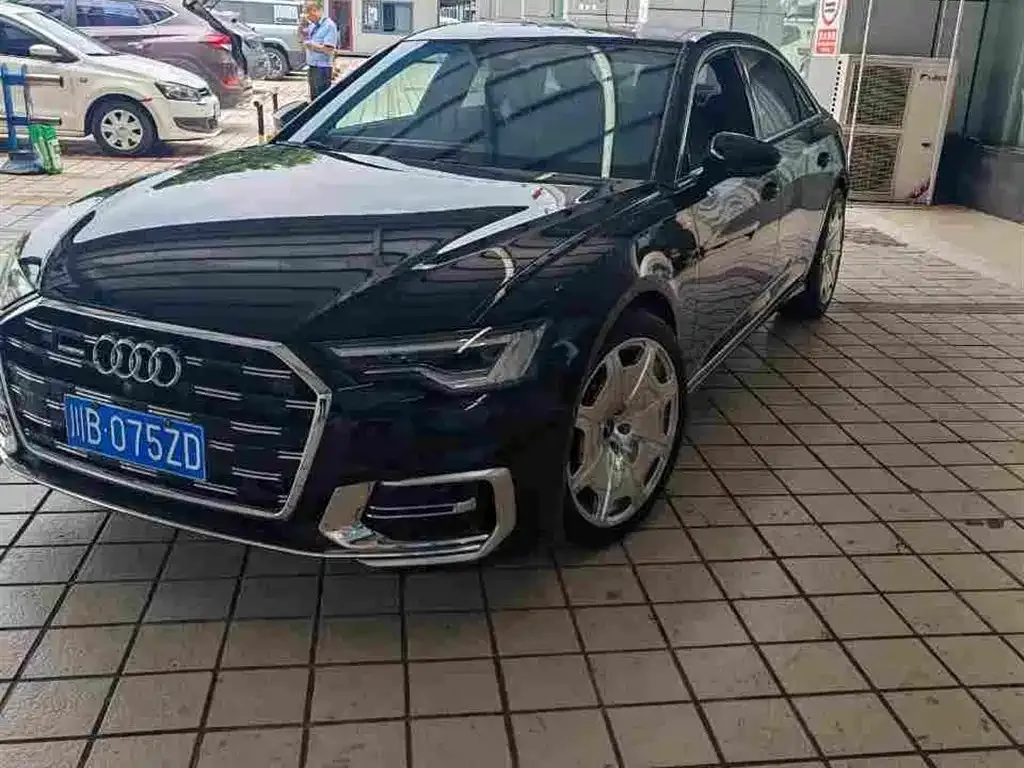 Audi A6L — фото 1