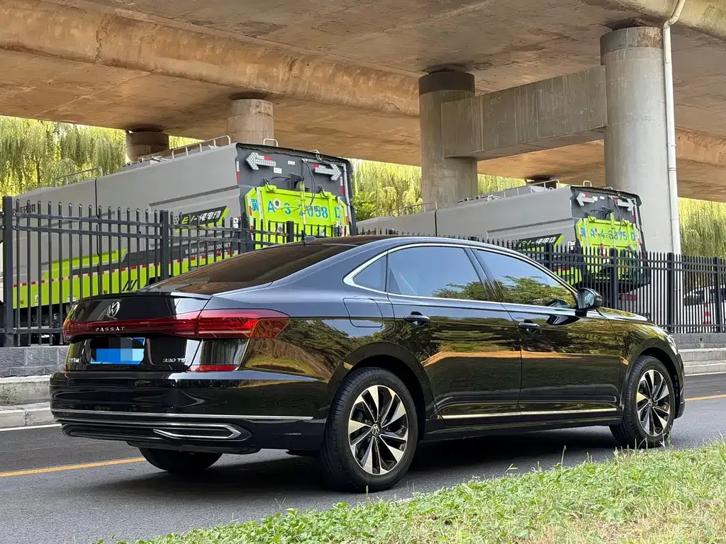 Volkswagen Passat — фото 5