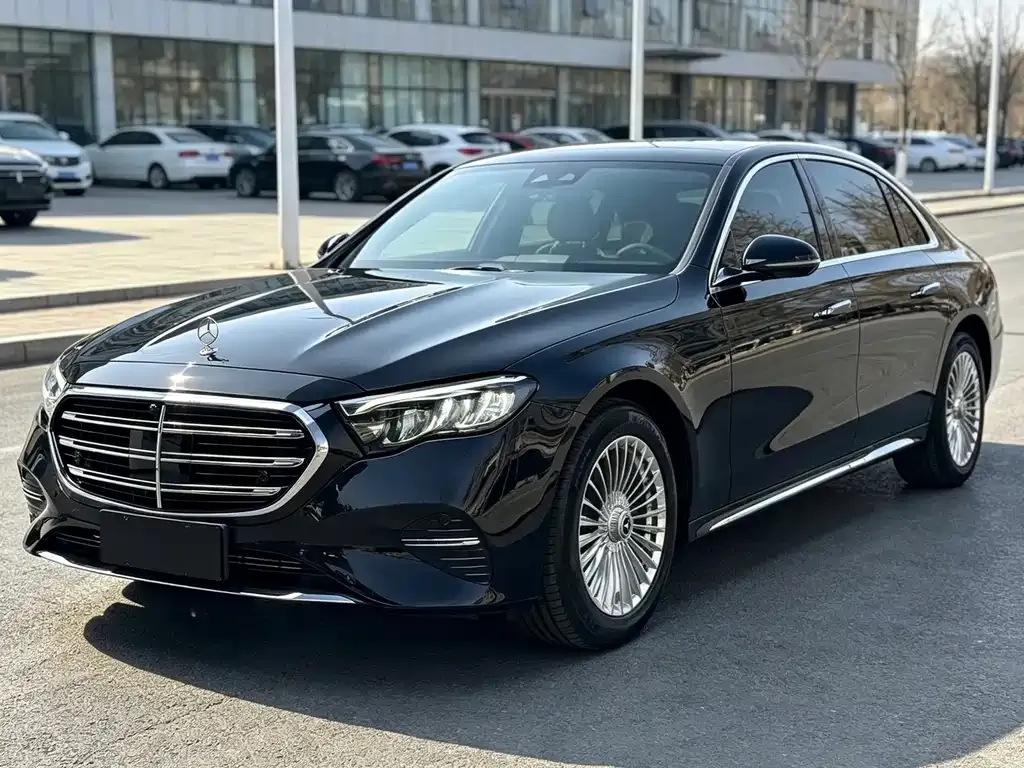 Mercedes-Benz E-Class — фото 1