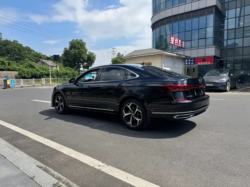 Volkswagen Passat — фото 8