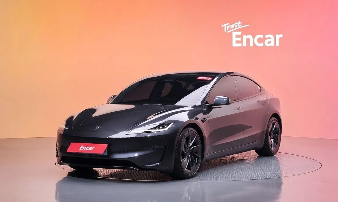 Tesla Model 3 — фото 1