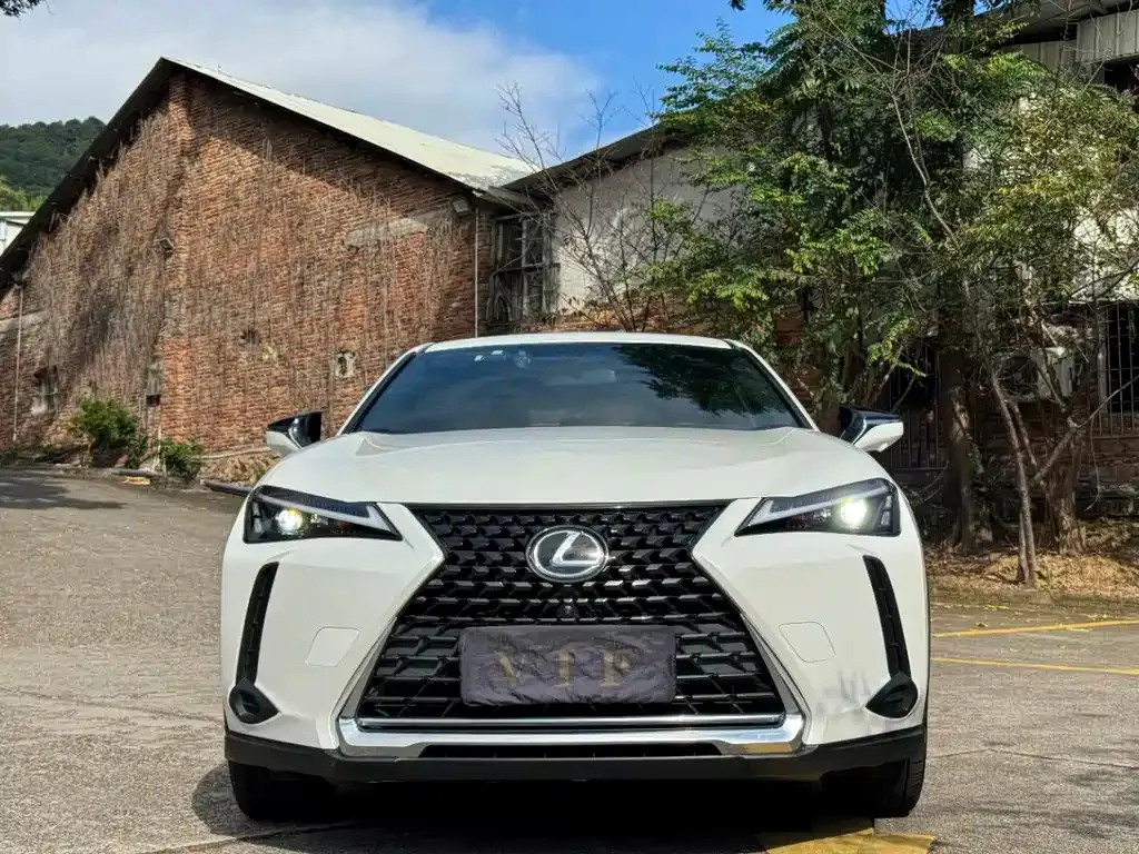 Lexus UX — фото 2