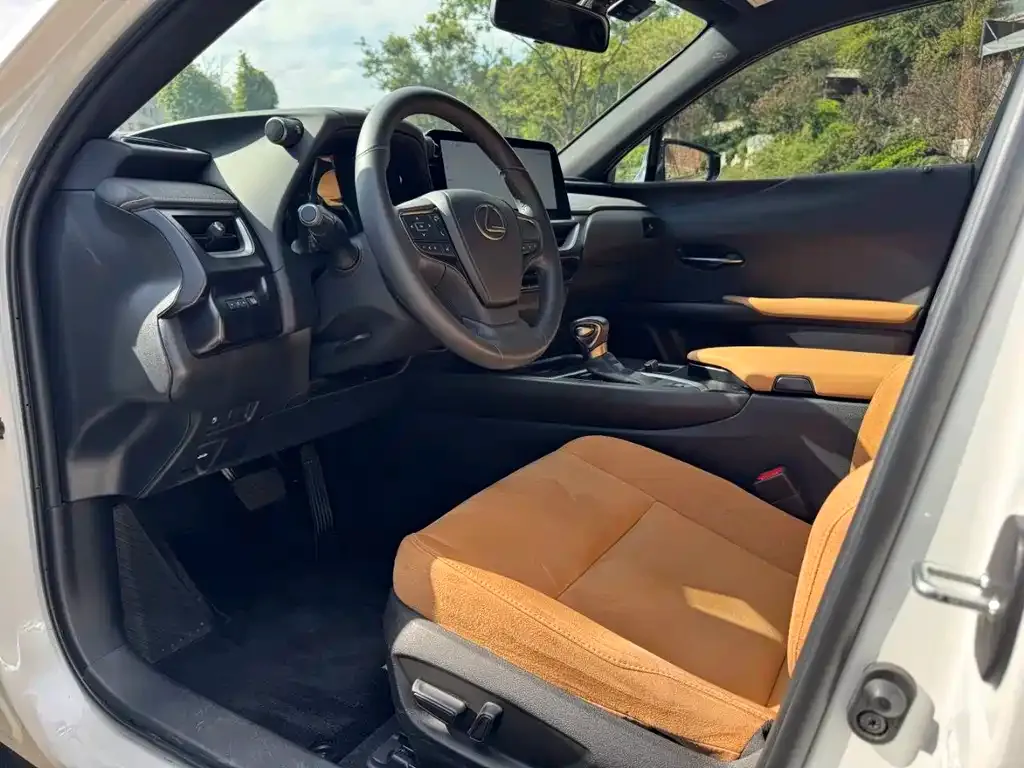 Lexus UX — фото 5