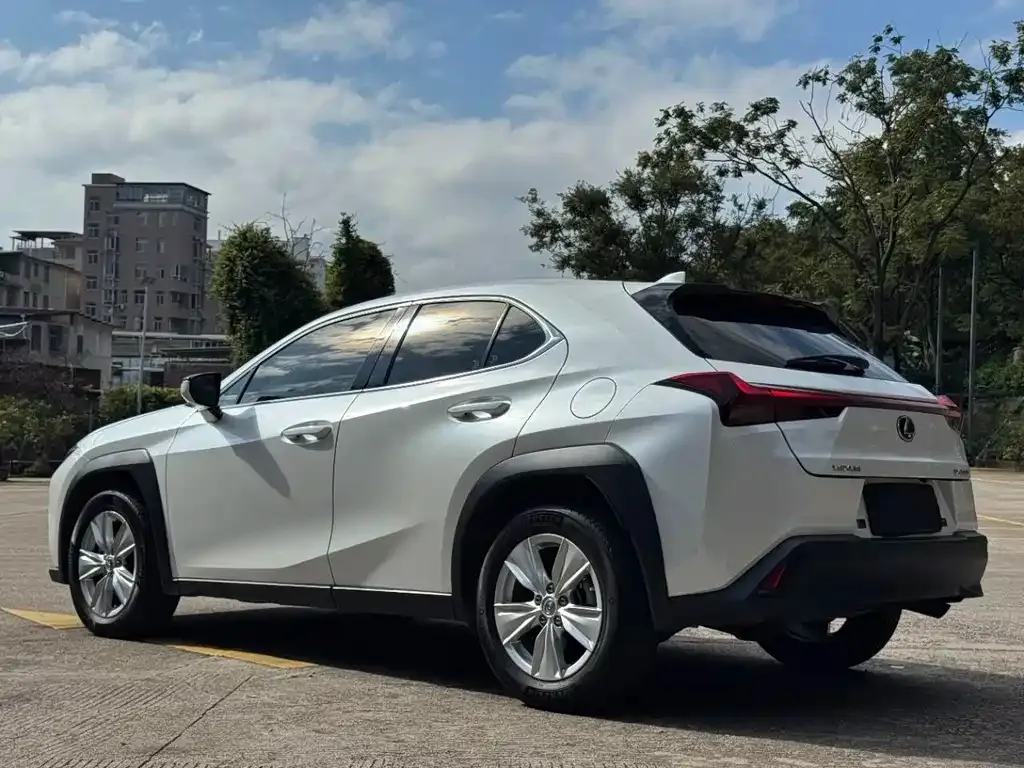 Lexus UX — фото 10