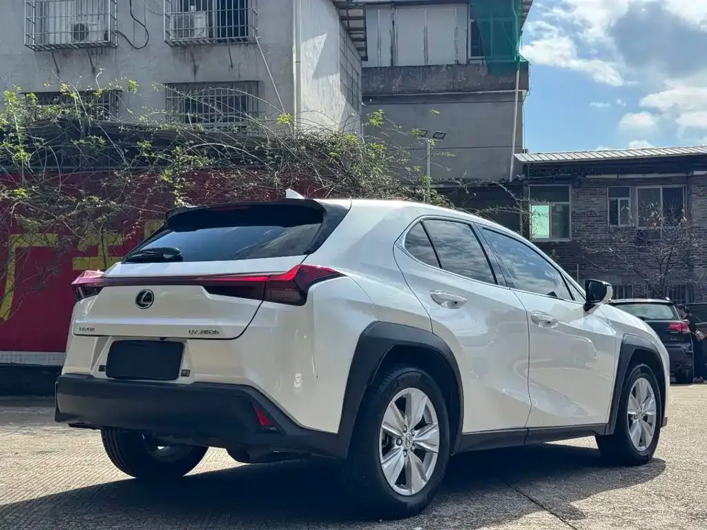 Lexus UX — фото 9