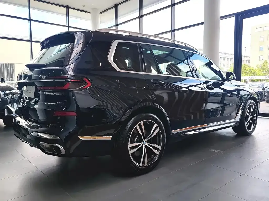 BMW X7 — фото 7