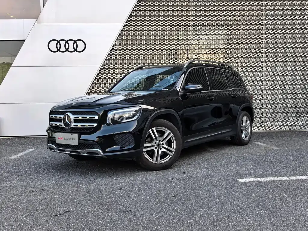 Mercedes-Benz GLB — фото 1