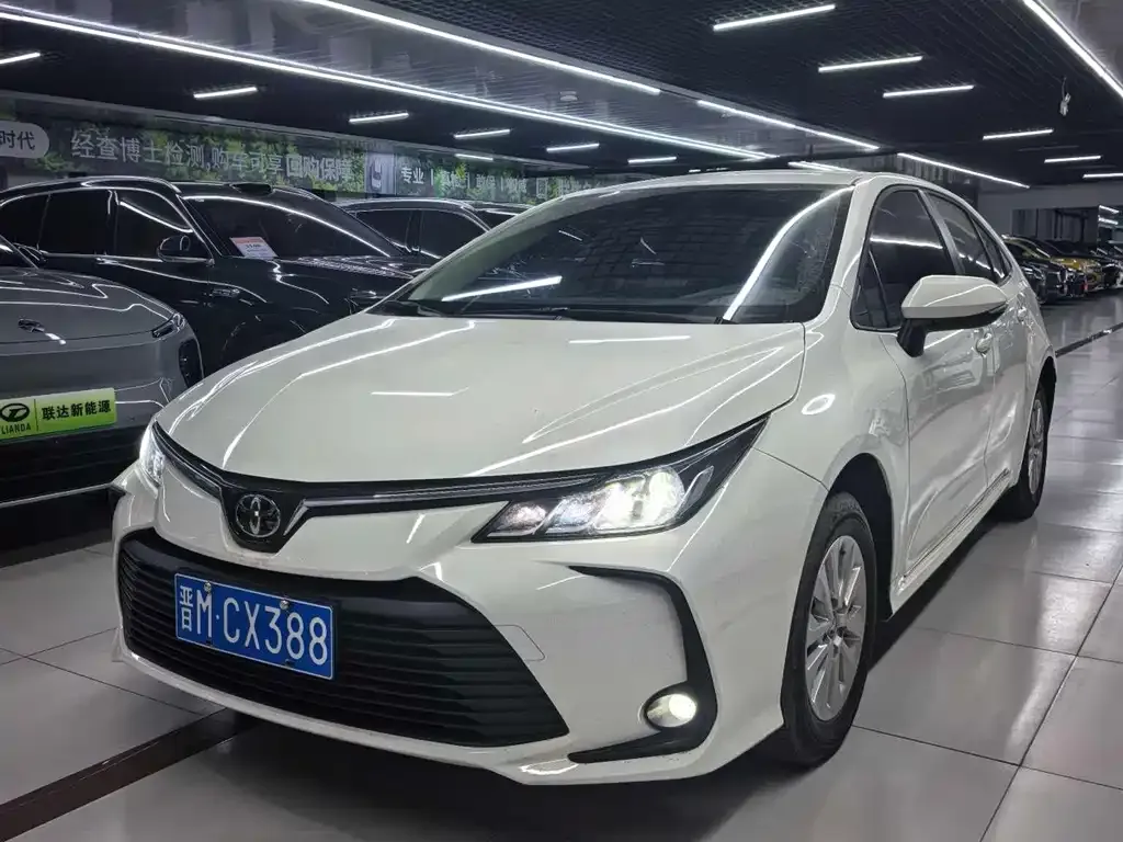 Toyota Corolla — фото 1