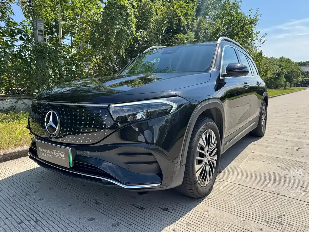 Mercedes-Benz EQB — фото 1