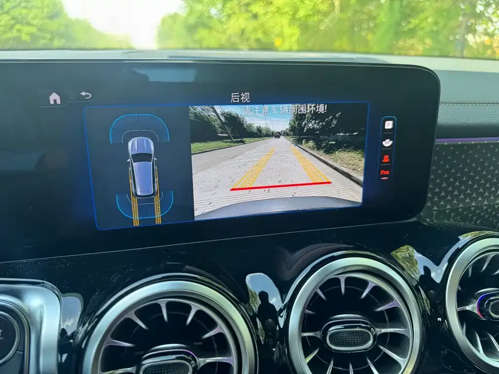 Mercedes-Benz EQB — фото 5
