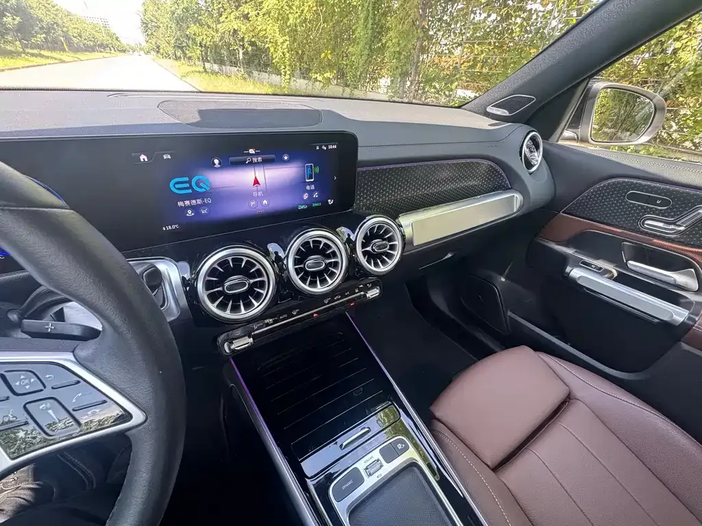 Mercedes-Benz EQB — фото 10