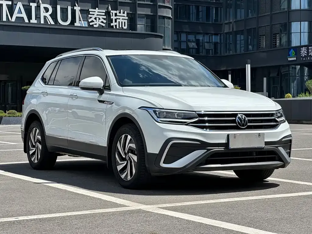 Volkswagen Tiguan L — фото 2