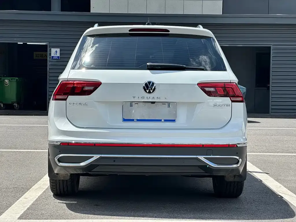 Volkswagen Tiguan L — фото 8