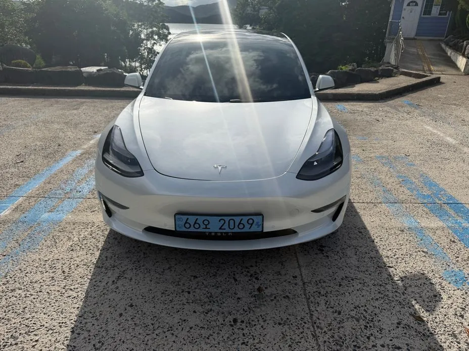Tesla Model 3 — фото 1