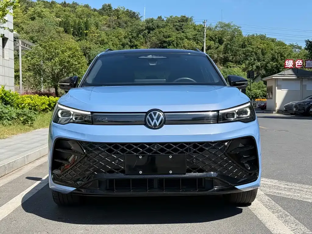 Volkswagen Tiguan L — фото 9