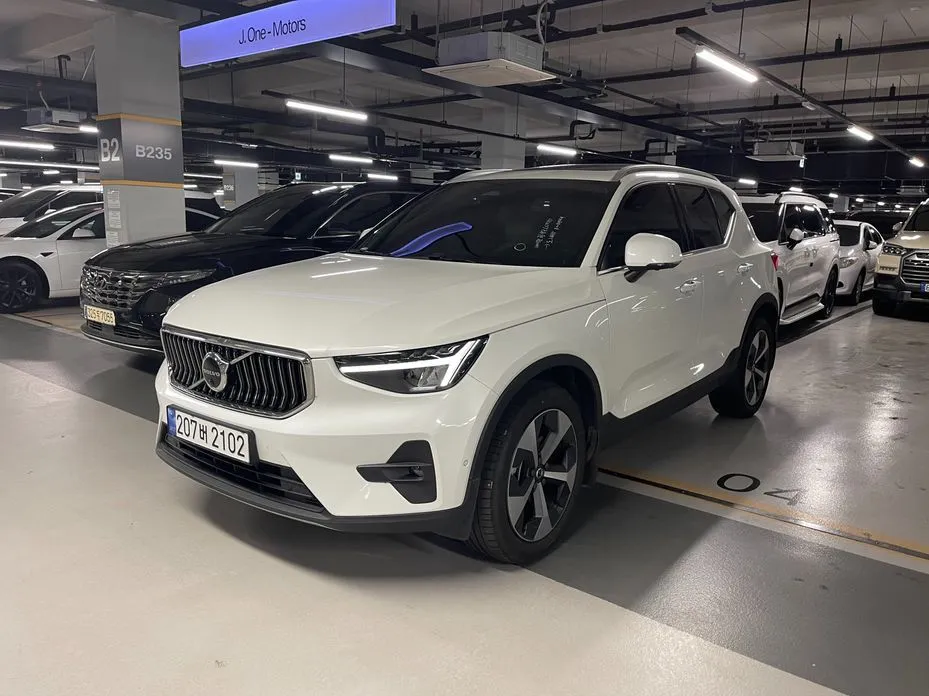 Volvo XC40 — фото 1