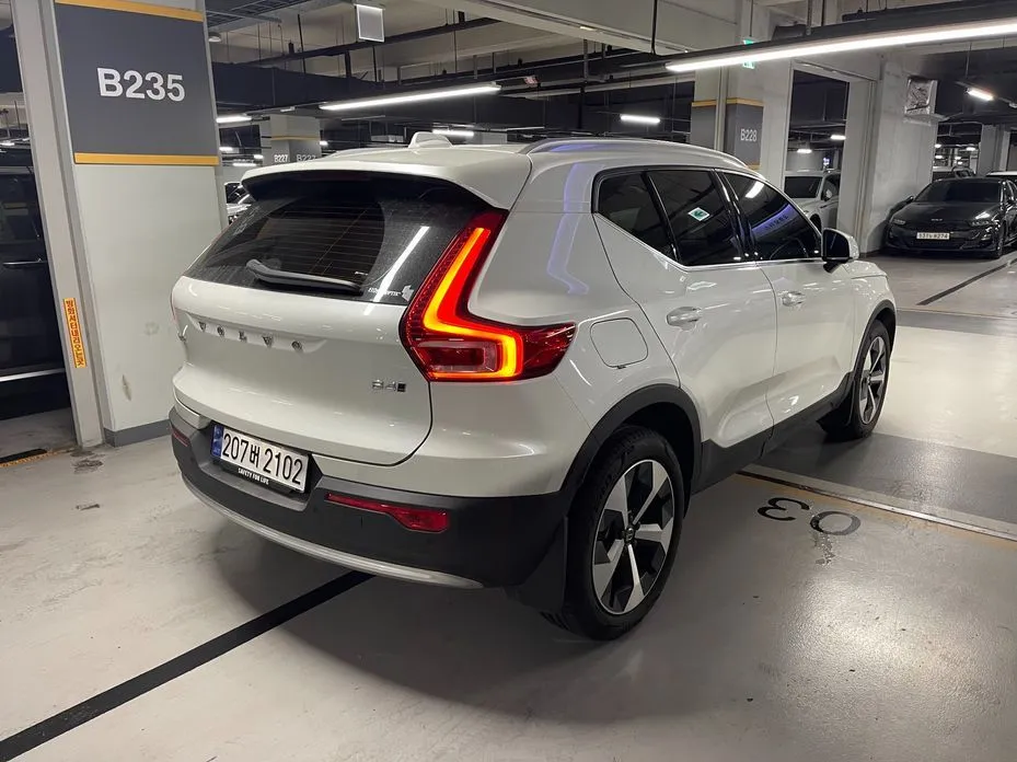Volvo XC40 — фото 8