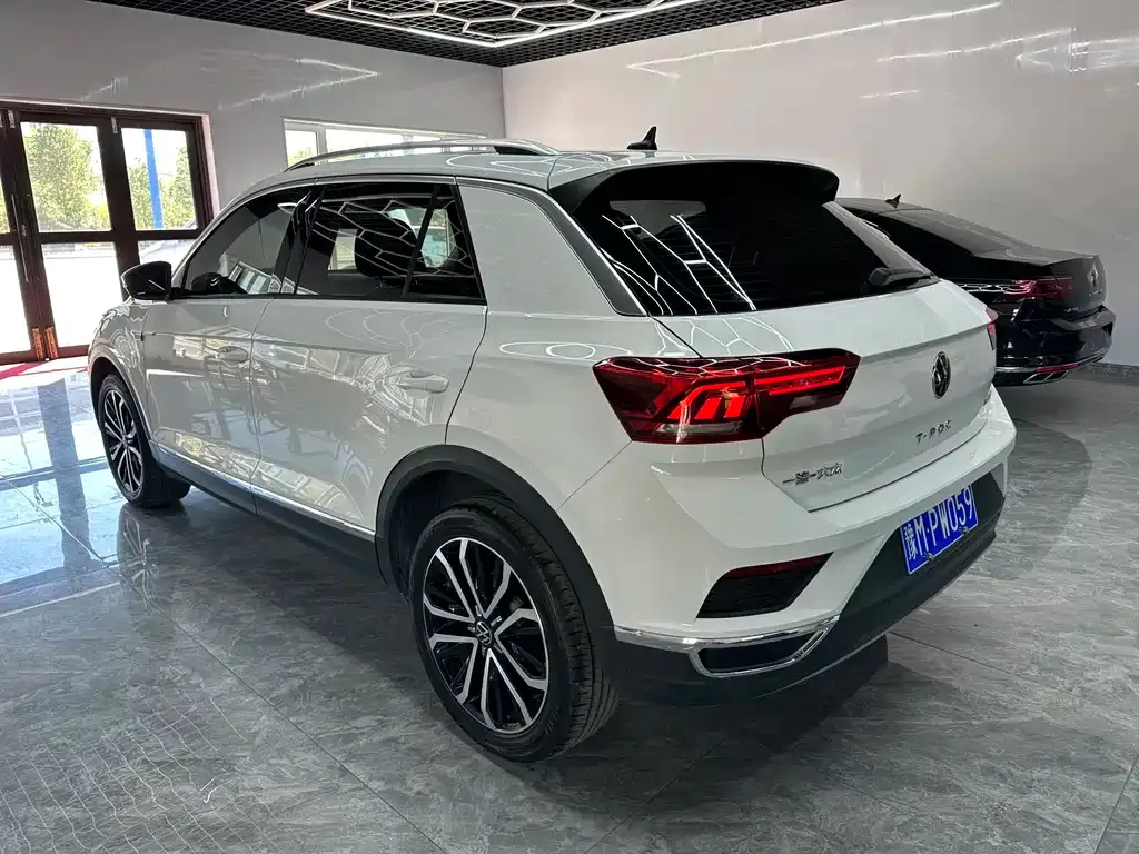 Volkswagen T-Roc — фото 4